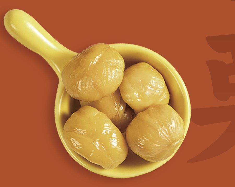 Ready-to-eat roasted chestnut kernels in a bowl